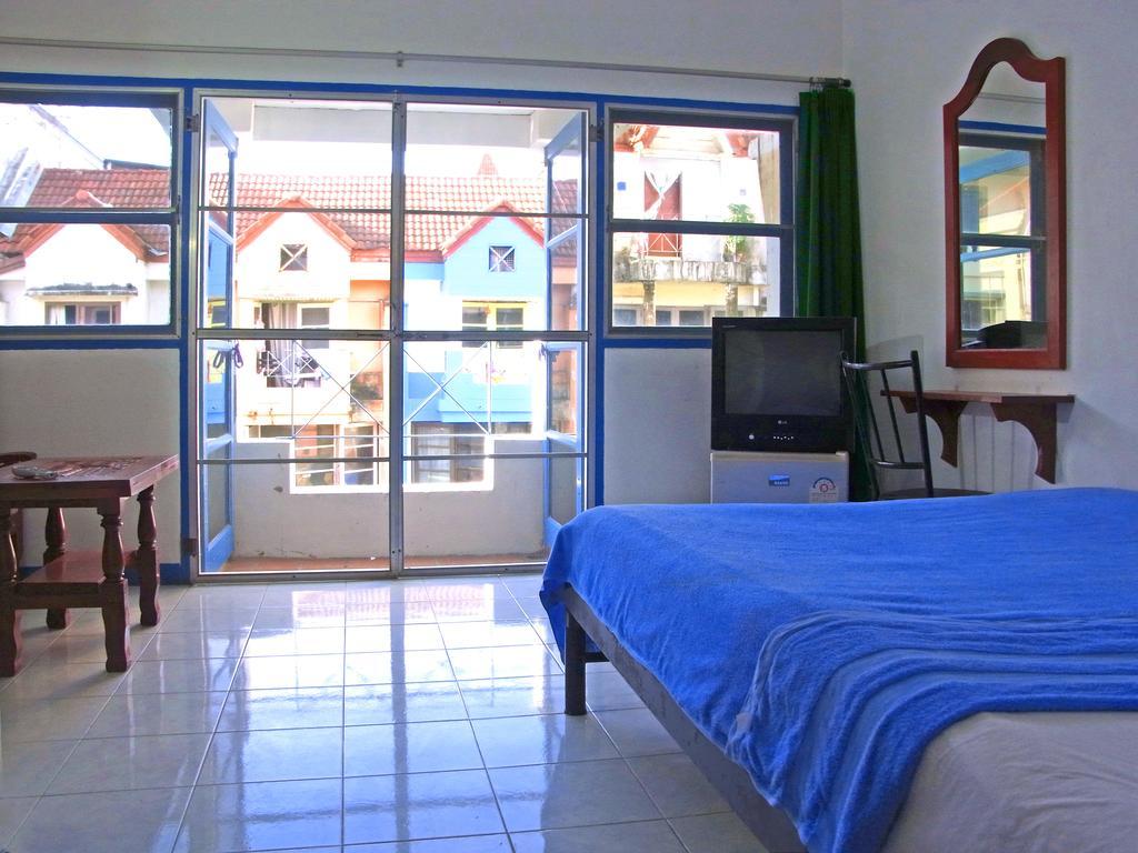 Niku Guesthouse Patong Exteriör bild