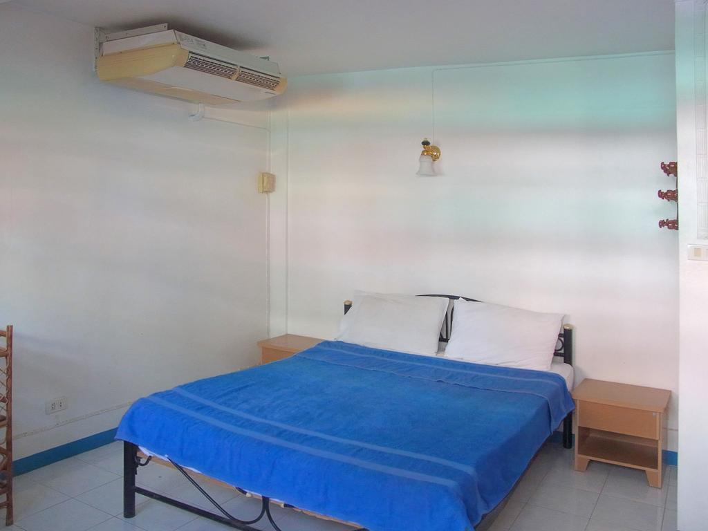 Niku Guesthouse Patong Exteriör bild