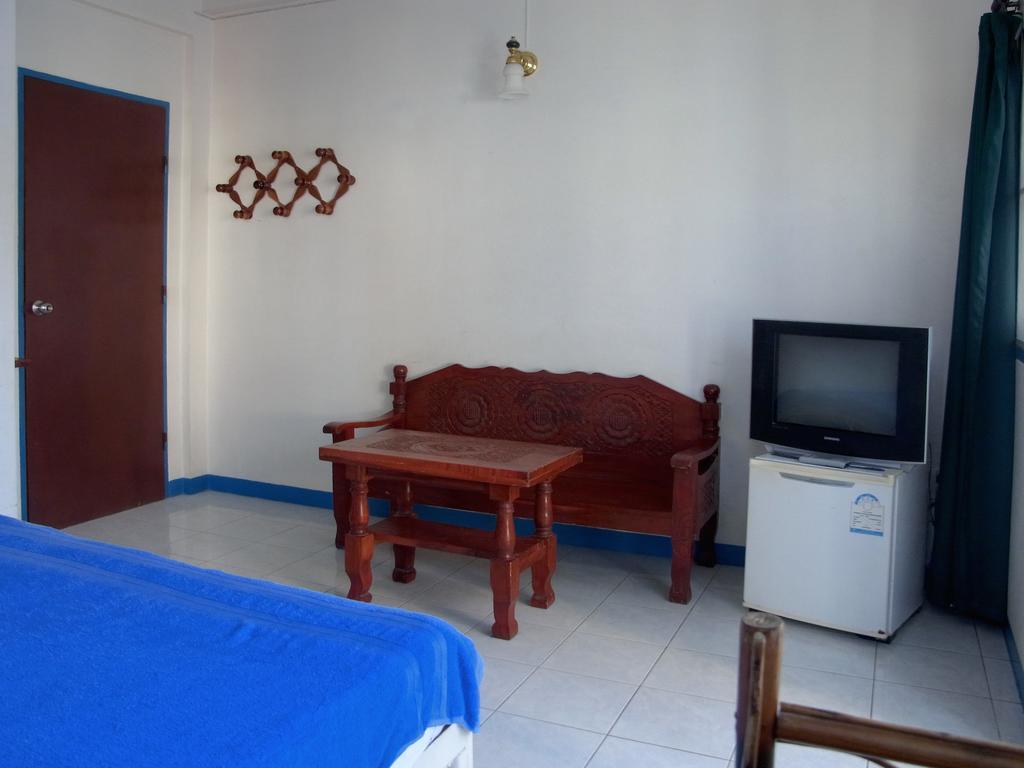 Niku Guesthouse Patong Exteriör bild