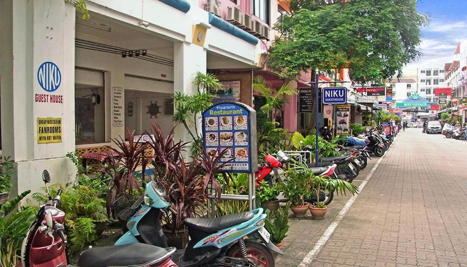 Niku Guesthouse Patong Exteriör bild