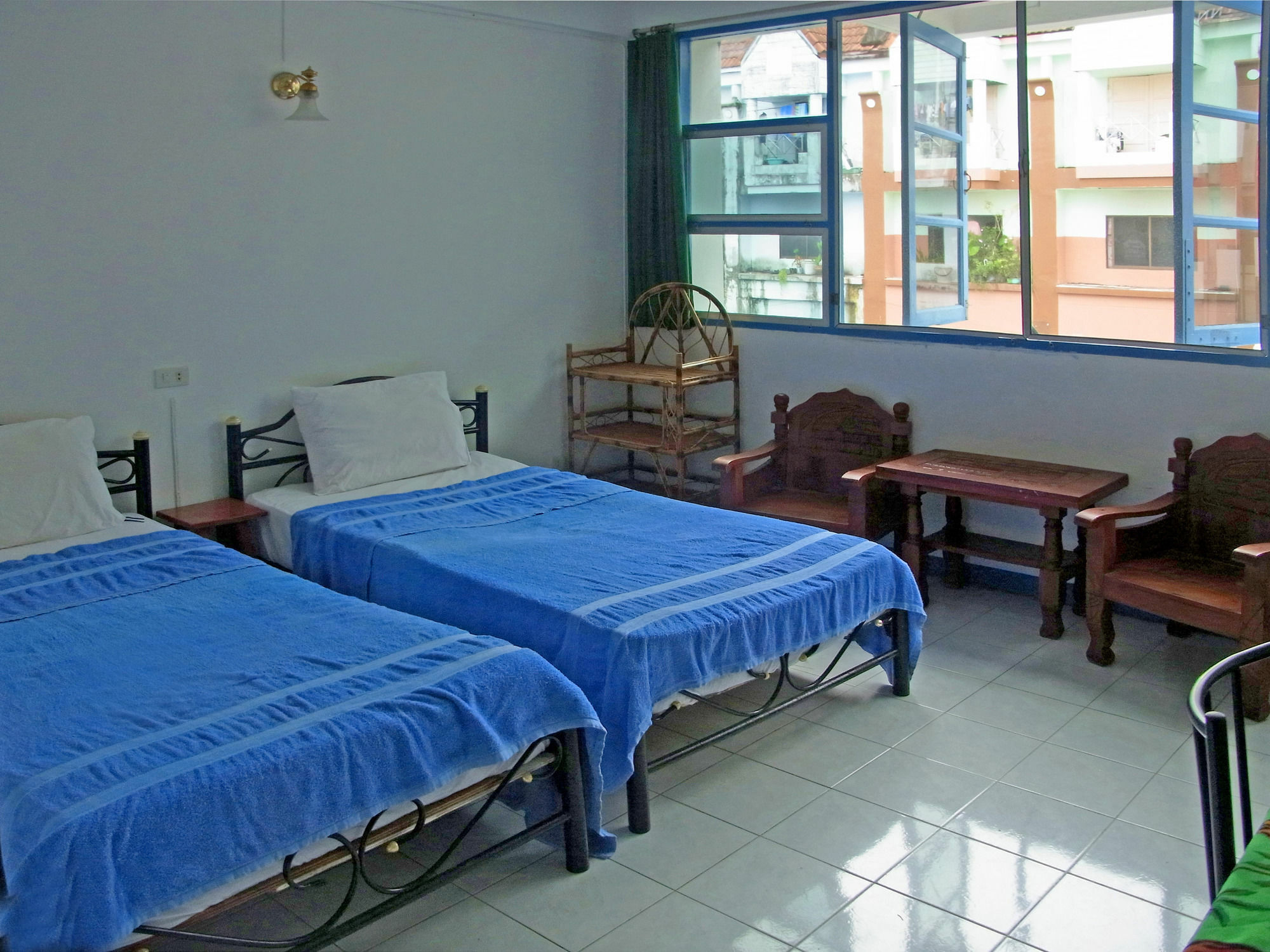 Niku Guesthouse Patong Exteriör bild