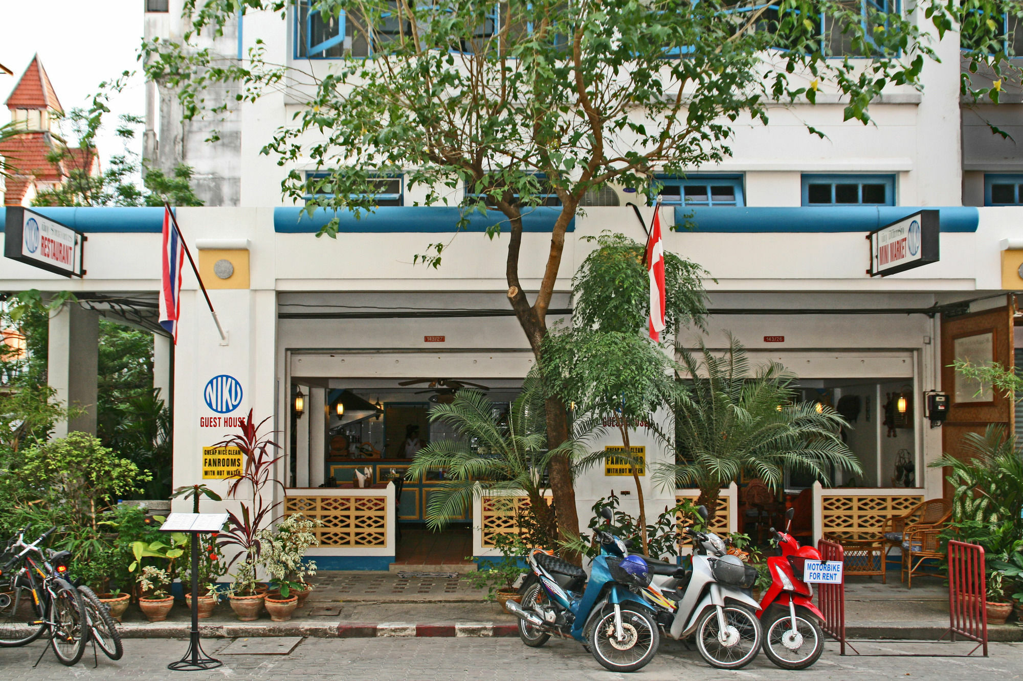 Niku Guesthouse Patong Exteriör bild