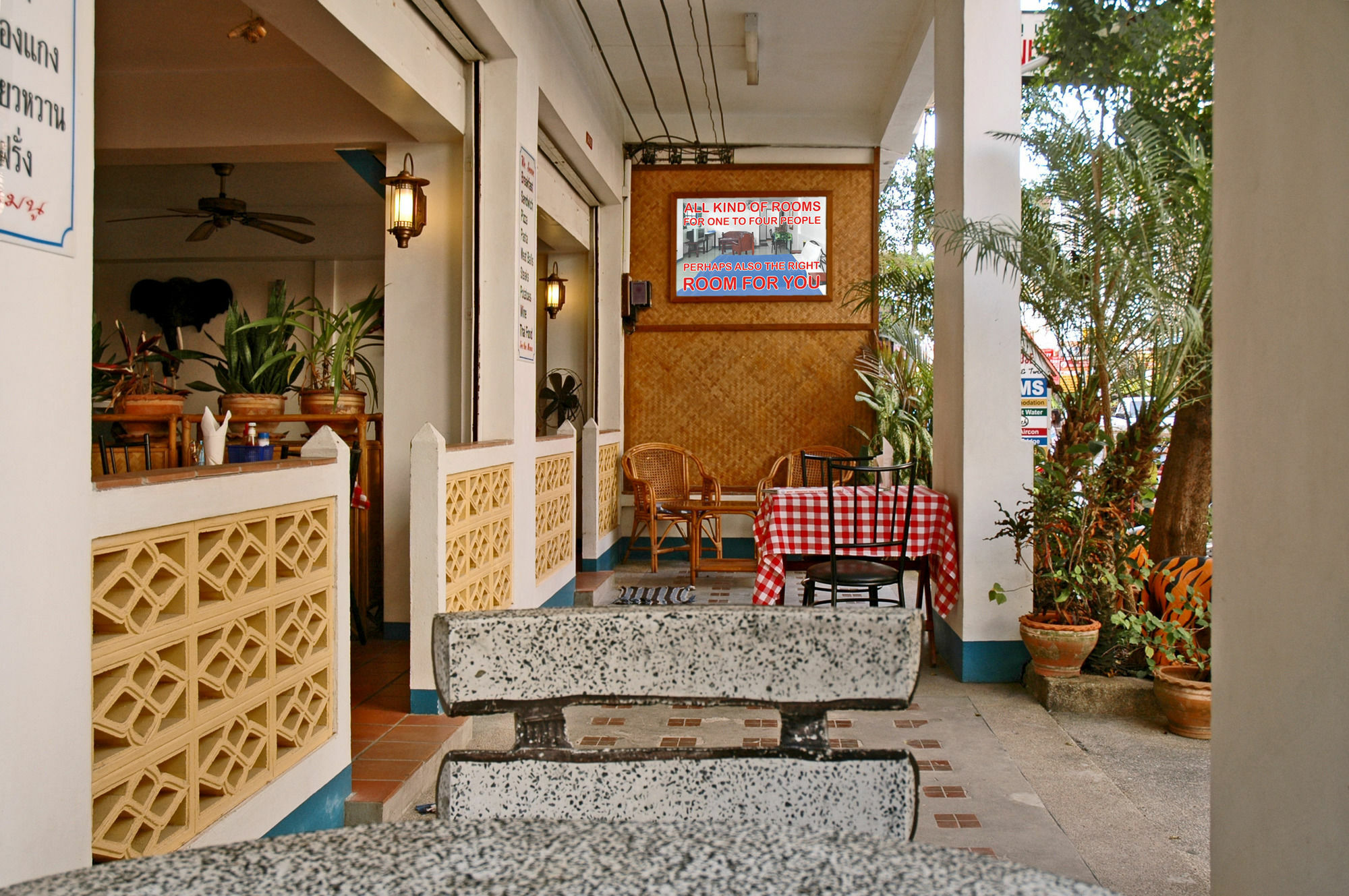 Niku Guesthouse Patong Exteriör bild