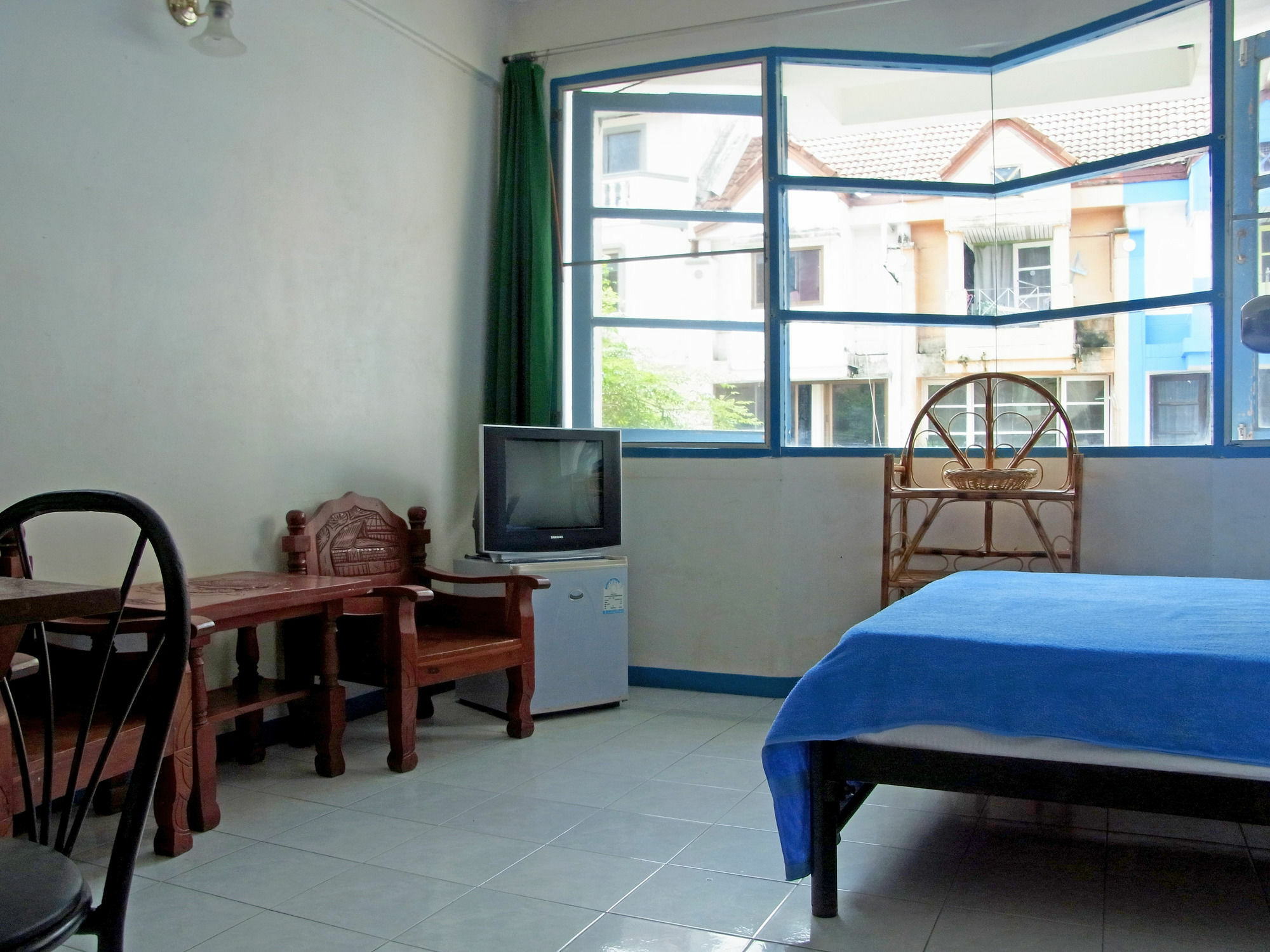Niku Guesthouse Patong Exteriör bild