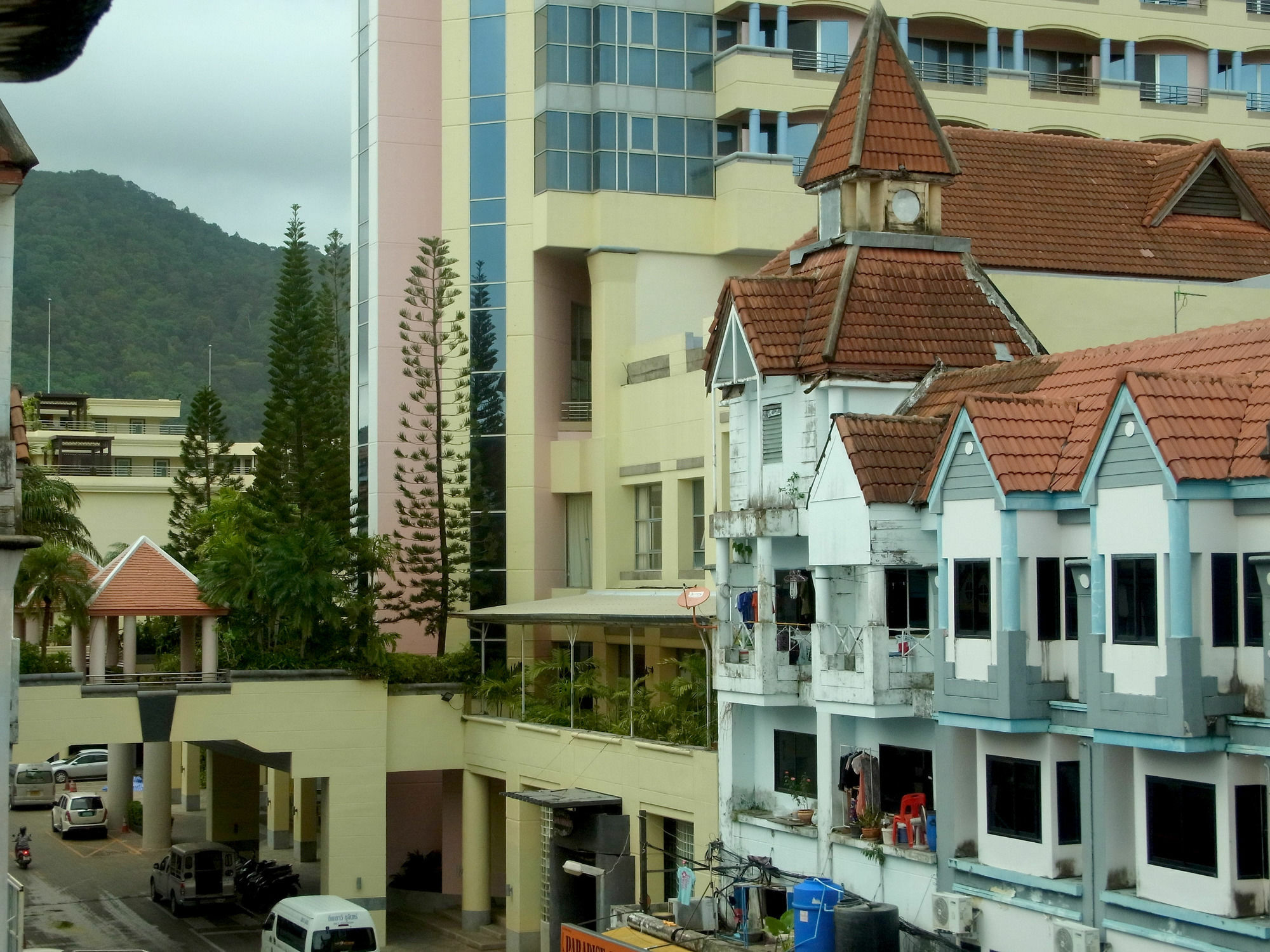 Niku Guesthouse Patong Exteriör bild