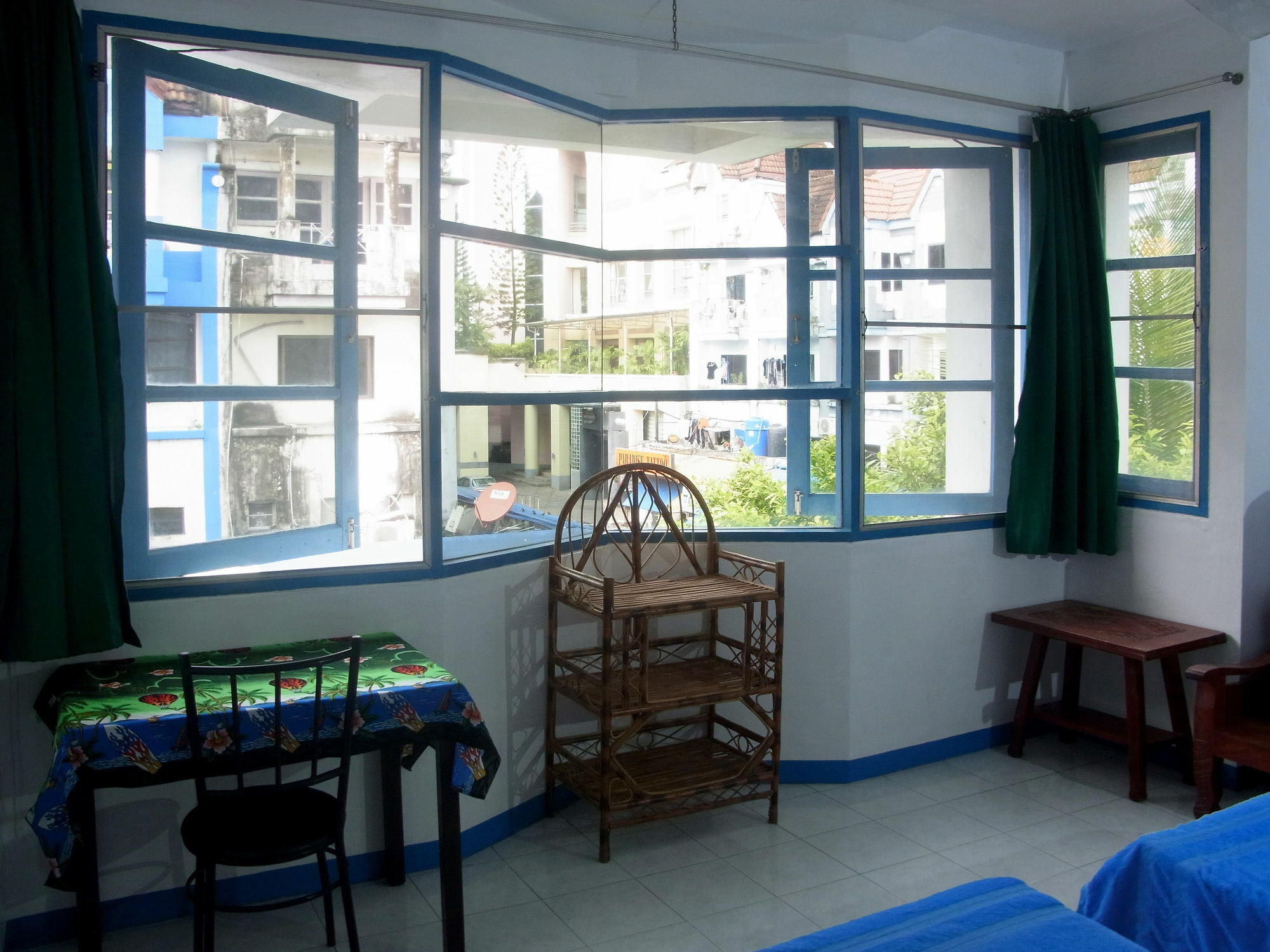 Niku Guesthouse Patong Exteriör bild
