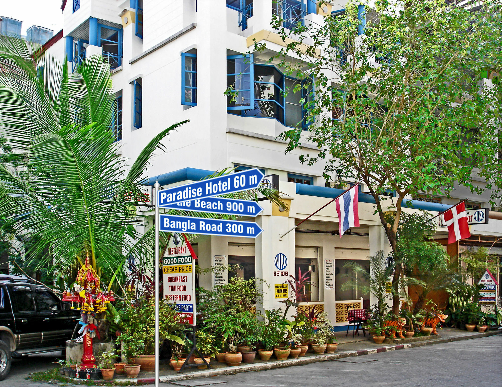 Niku Guesthouse Patong Exteriör bild