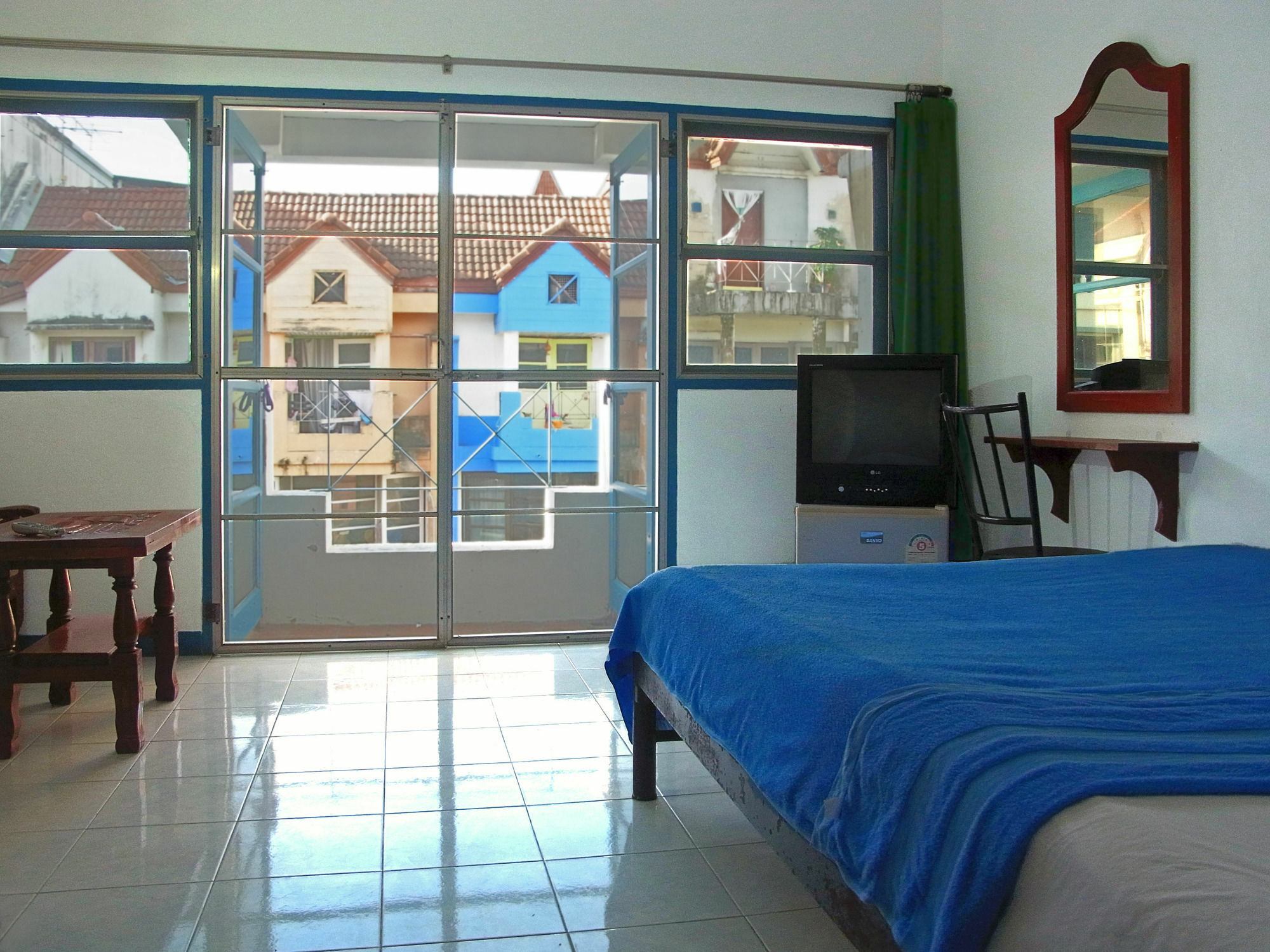 Niku Guesthouse Patong Exteriör bild