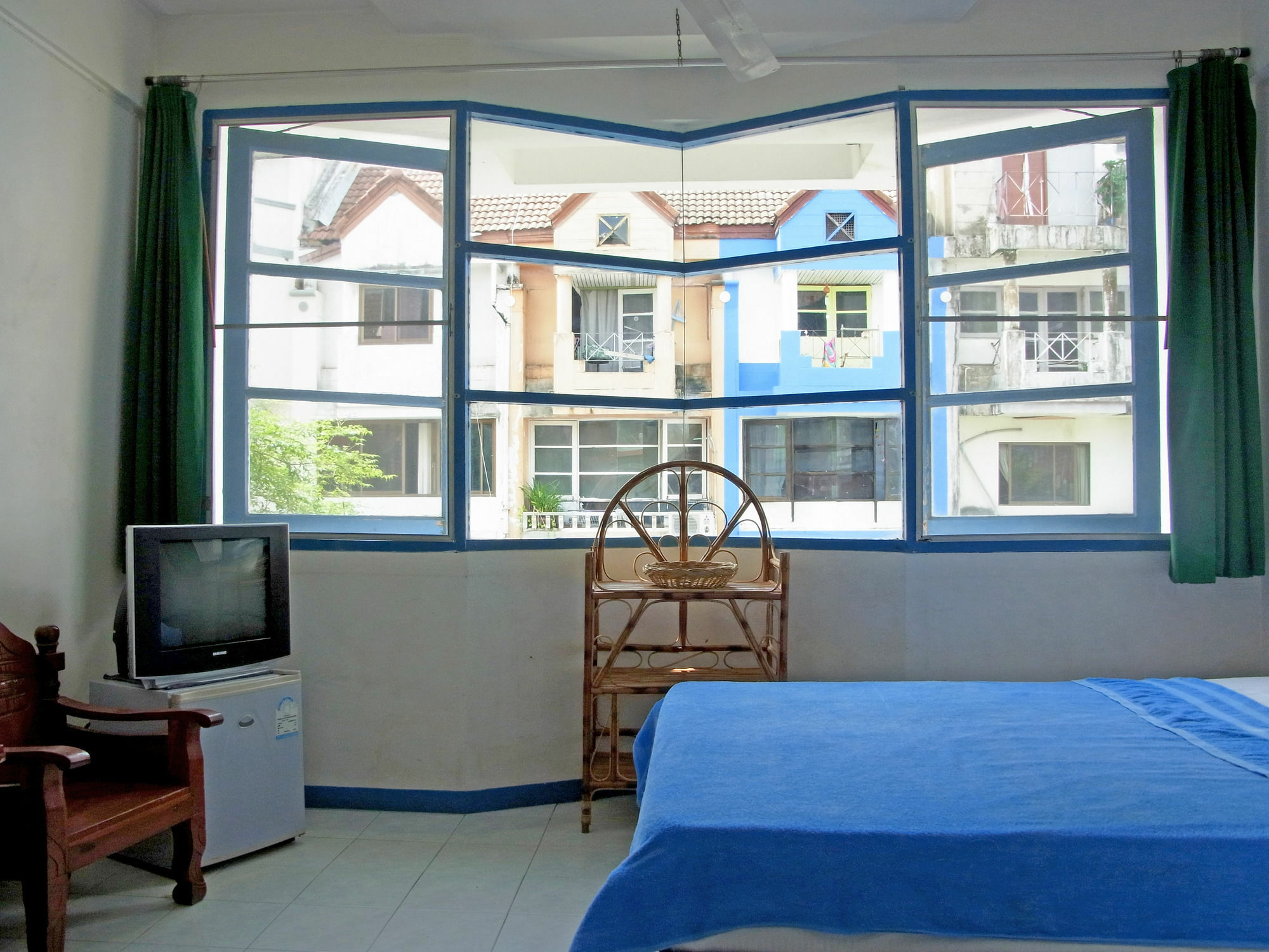 Niku Guesthouse Patong Exteriör bild
