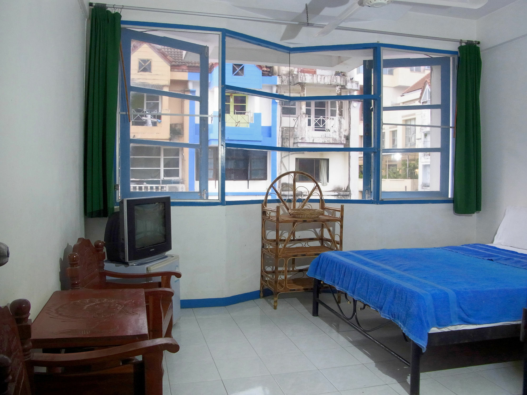 Niku Guesthouse Patong Exteriör bild