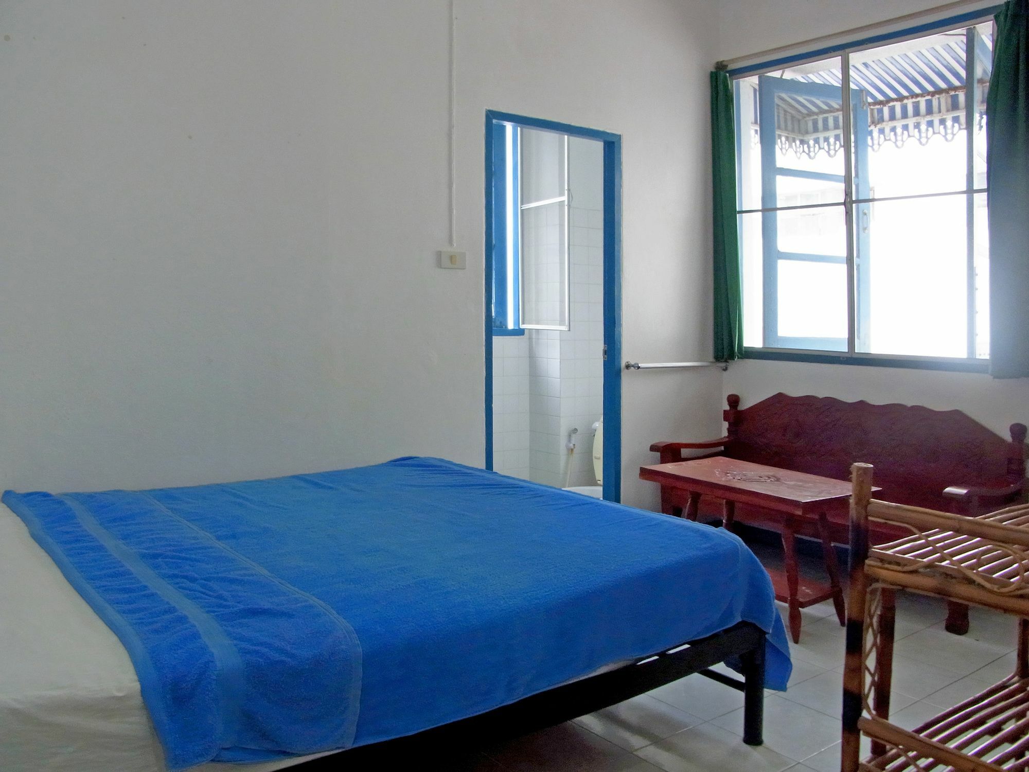 Niku Guesthouse Patong Exteriör bild